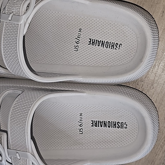 Cushionaire Sandals - Picture 2 of 6